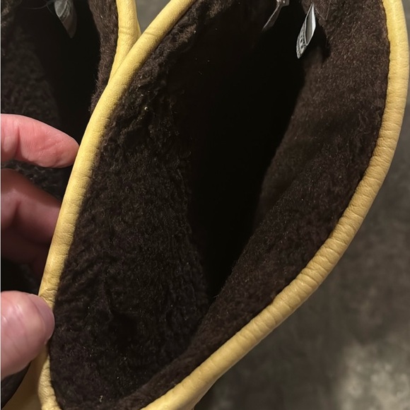 COPY - manitobah mukluks - Picture 11 of 11